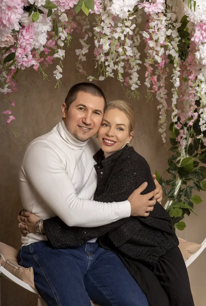Фотосессия на весенней локации с цветами